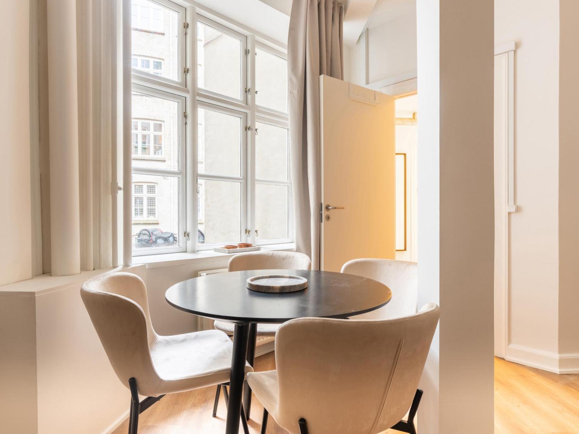 Sanders Noble - Fantastic 4-Bdr Apt In The Capital København Eksteriør billede